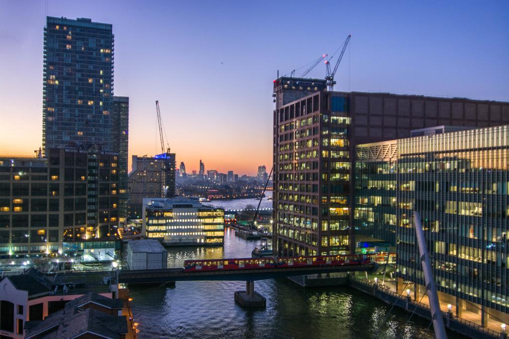 לונדון Canary Wharf - Corporate River View Apartments מראה חיצוני תמונה